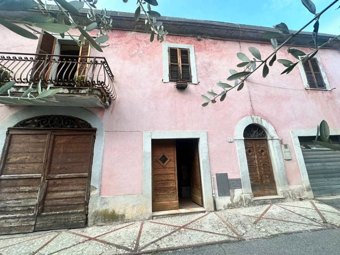 Appartamento trilocale in vendita in Via Giuseppe Verdi, Valserra Valnerina, Terni