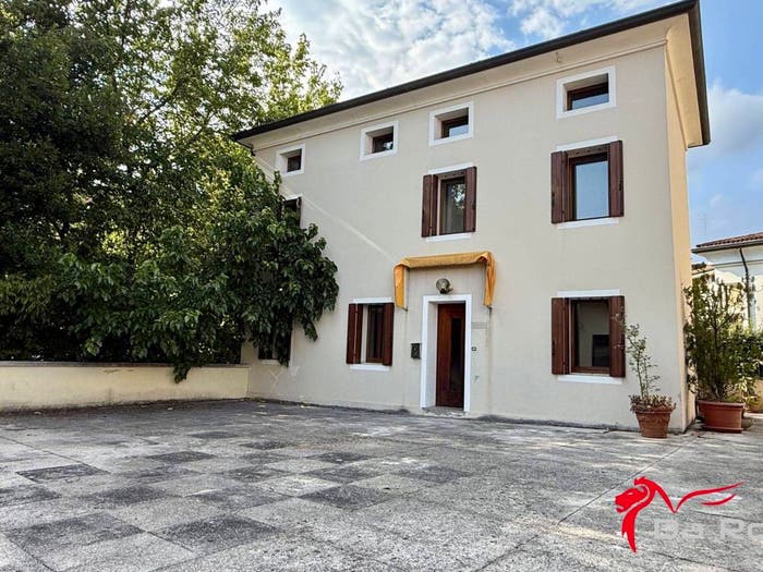 Casa quadrilocale in vendita in Vicolo Chiuso, Centro Storico, Pordenone