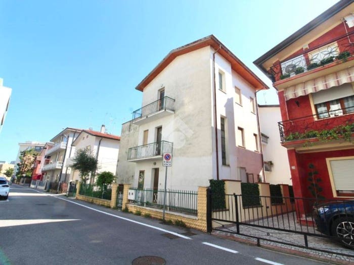 Appartamento quadrilocale in vendita in Via del Gambero, Centro, Caorle