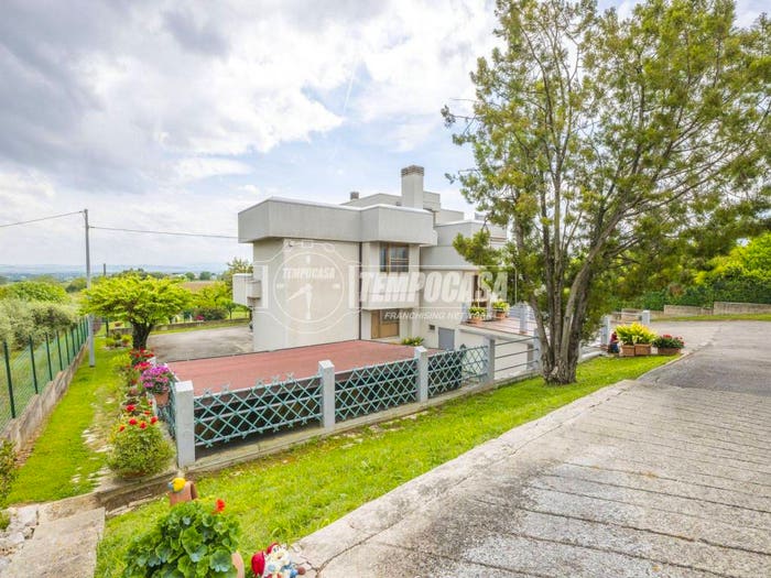 Casa con 6 locali in vendita in Viale Italia, Centro, Montemarciano