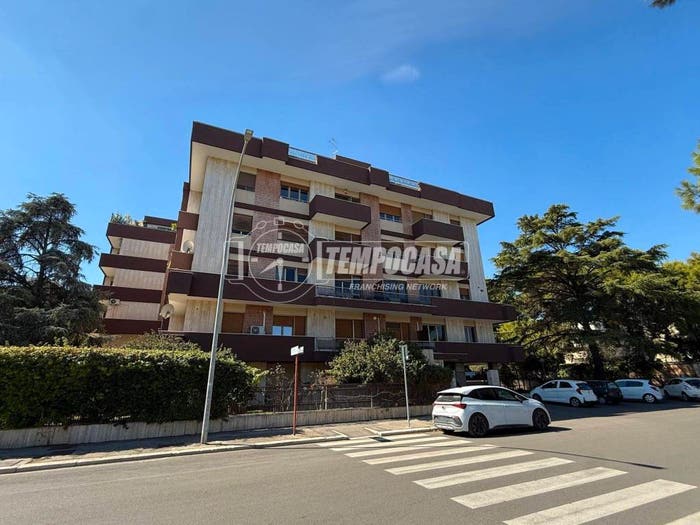 Appartamento con 5 locali in vendita in Via Alfredo Guglielmi, Villa Comunale, Foggia