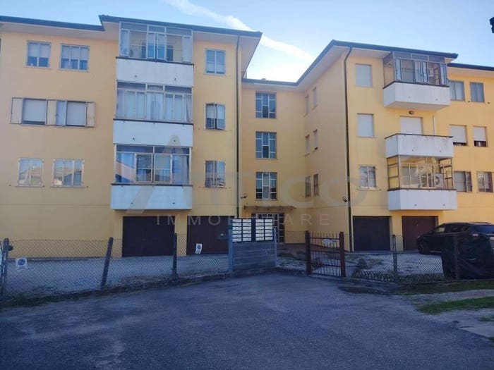 Appartamento con 6 locali in vendita in Vicolo del Sandon, Centro, Polesella