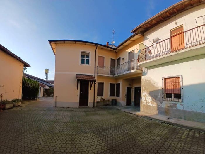 Appartamento con 6 locali in vendita in Via Ippolito, Centro, Bascapè
