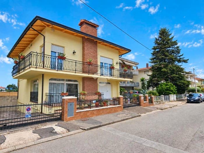 Casa con 6 locali in vendita in Via Milano, Centro, San Giovanni in Marignano