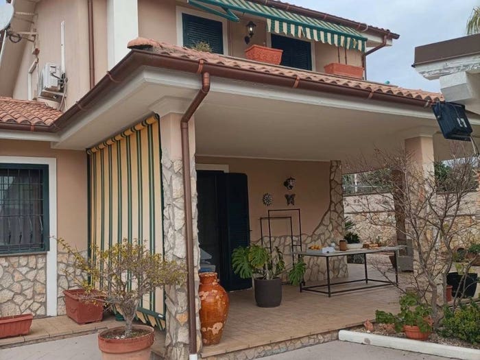 Casa quadrilocale in vendita in Via Peschiera, Rinascimento, Anzio