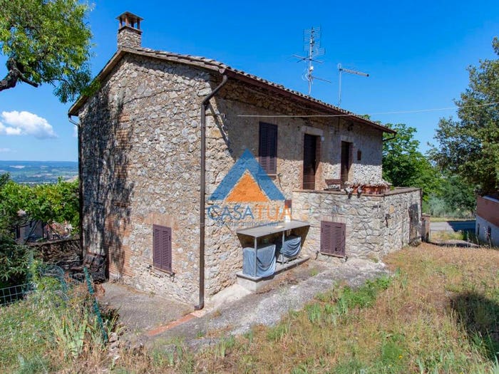 Casa con 6 locali in vendita in Via delle Schiasciarelle, Montecchio