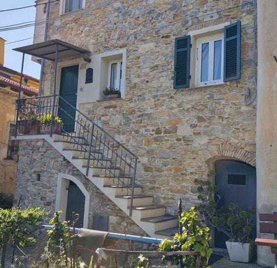 Casa quadrilocale in vendita in Via Ettore Talluri, Borgo Sant'Agata Borgo d'Oneglia Costa d'Oneglia, Imperia