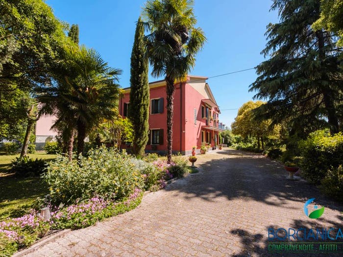 Casa con 6 locali in vendita in Strada Nazionale del Canaletto Centro, Sacca Stazione, Modena
