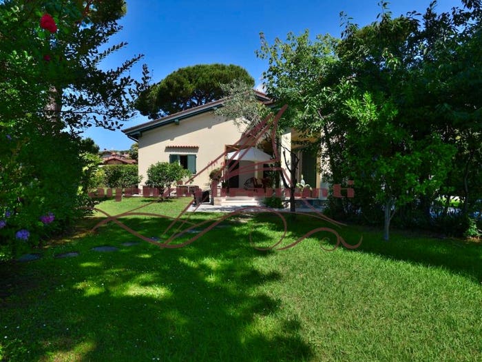 Casa quadrilocale in vendita in Via Duca d'Aosta, Centro, Forte dei Marmi
