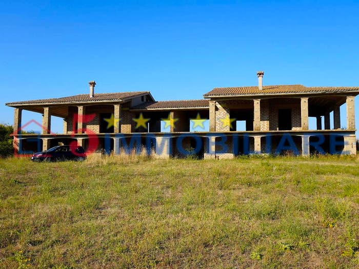 Casa con 6 locali in vendita in Via della Tagliata, Monterosi