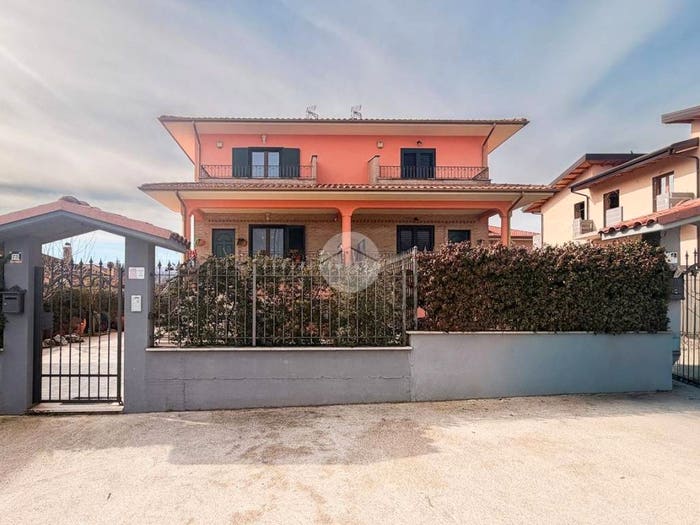 Casa con 5 locali in vendita in Via Luigi Mercantini, Centro, Avezzano