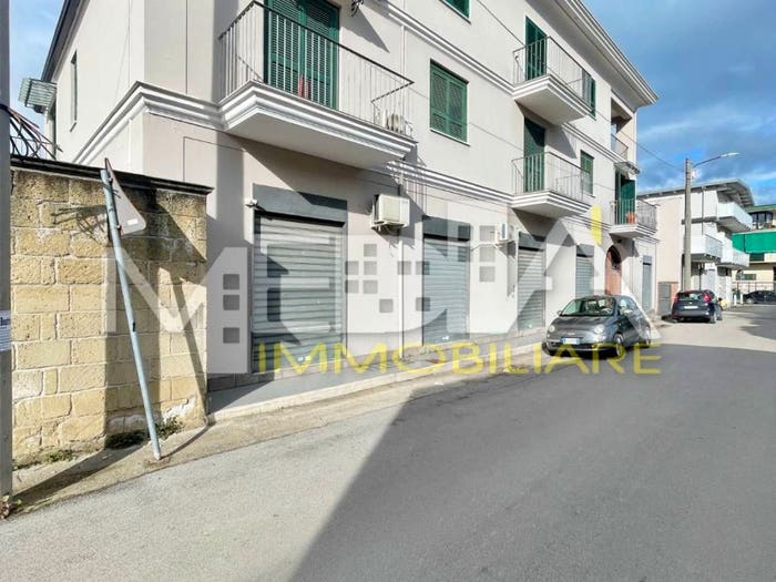 Casa con 6 locali in vendita in Via degli Astronauti, Parete