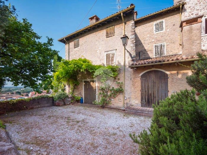 Casa con 6 locali in vendita in Via Vittorio Veneto, Cavajon Veronese, Cavaion Veronese