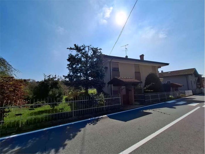 Casa con 6 locali in vendita in Via Martiri, Centro, Bogogno