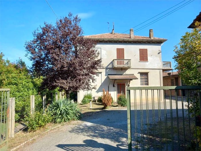 Casa con 5 locali in vendita in Verzate Fumo, Torricella Verzate