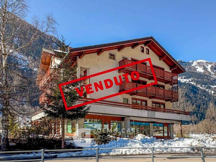 Appartamento trilocale in vendita in Via Leonardi, Centro, Campodolcino