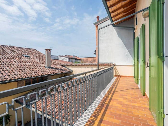 Appartamento quadrilocale in vendita in Piazza Guglielmo Marconi, Centro, Mairano