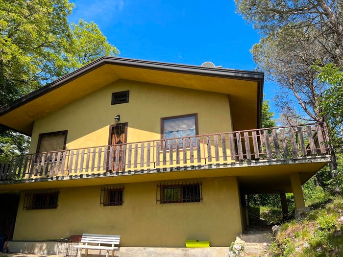 Casa con 6 locali in vendita in Via Monte Cavallo, Aviano