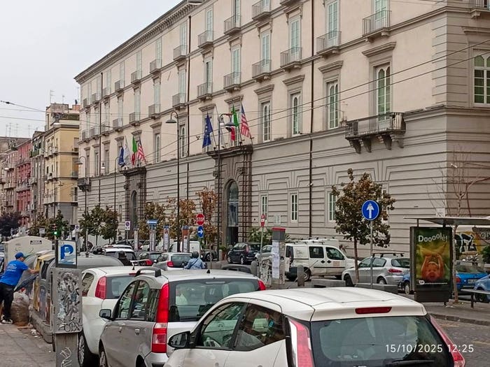 Appartamento con 6 locali in vendita in Salita Pontenuovo, Tribunali, Napoli