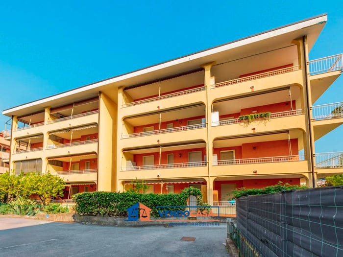 Appartamento quadrilocale in vendita in Via Amerigo Vespucci, Marina Di Andora, Andora
