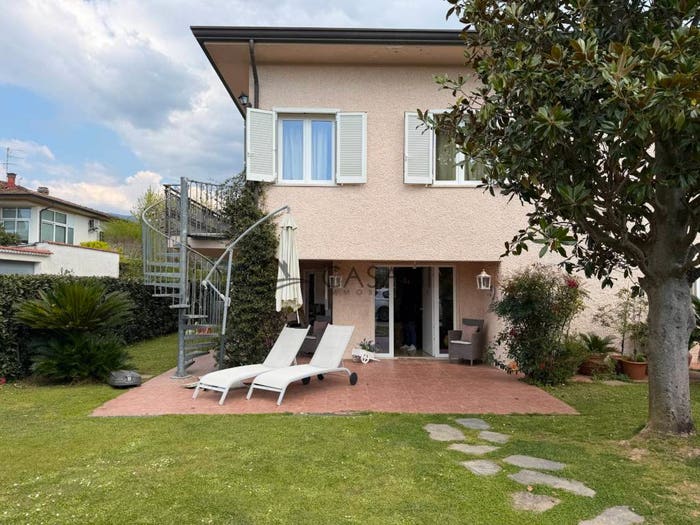 Casa con 6 locali in vendita in via degli orti, Massarosa Paese, Massarosa