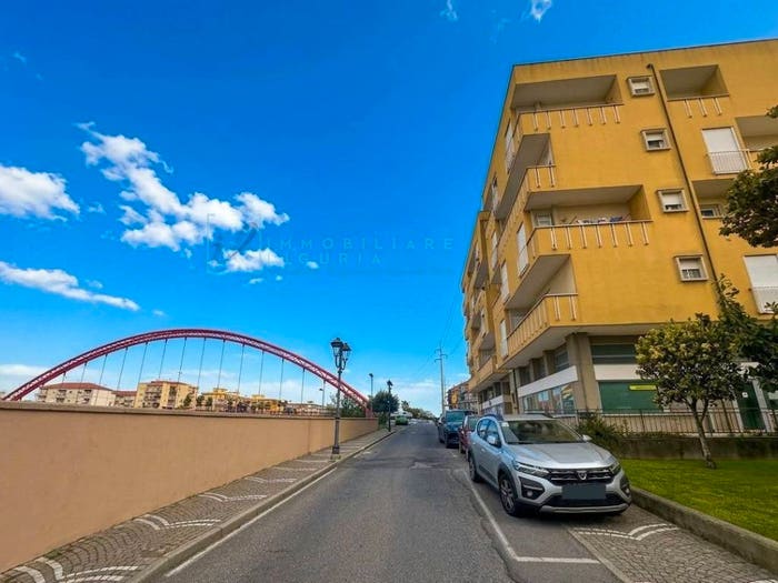 Appartamento trilocale in vendita in Strada Vicinale del Molino, Centro, Albenga