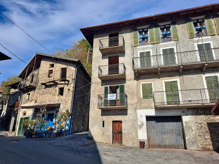 Appartamento quadrilocale in vendita in Località Ronchi, Gravedona, Gravedona ed Uniti