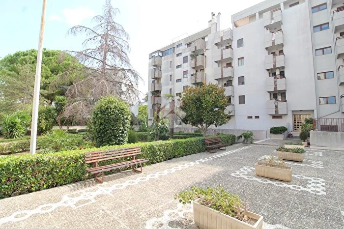 Appartamento trilocale in vendita in Viale Belgio, Brindisi
