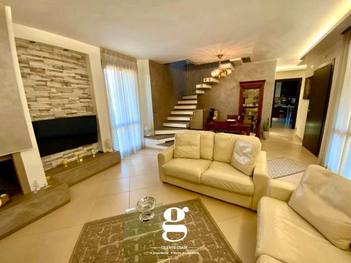 Casa con 6 locali in vendita in Via Grisi snc, Ascea