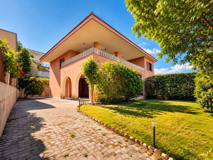 Casa con 6 locali in vendita in Corso Telesio, Settingiano