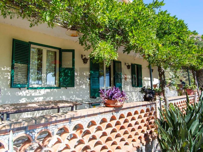 Casa con 6 locali in vendita in contrada ziretto, Castelmola