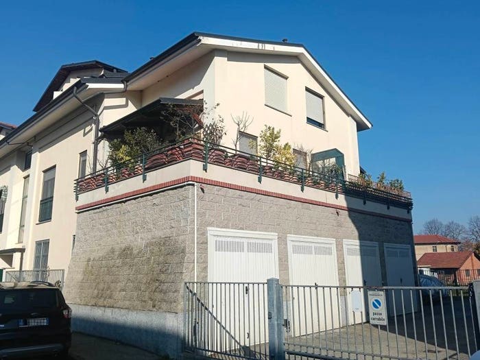 Appartamento con 5 locali in vendita in Via San Bernardo, Piossasco