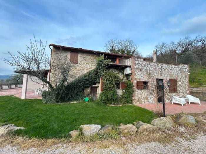 Casa con 6 locali in vendita in Via Dell'Anguillara, Magione