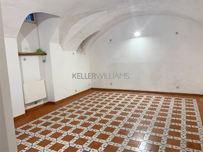 Appartamento trilocale in vendita in Via della Purificazione, Spagna, Roma