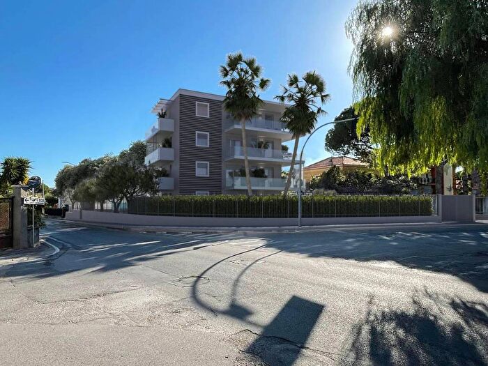 Appartamento trilocale in vendita in Viale Silvio Amico, Centro, Loano