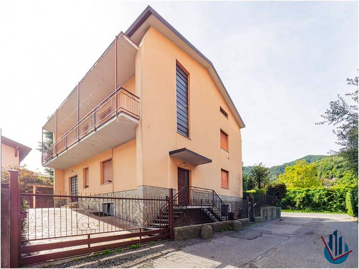 Casa quadrilocale in vendita in Via Spluga, Olginate
