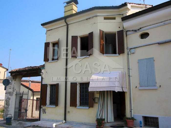 Casa quadrilocale in vendita in Via Don Giovanni Minzoni, Centro, Concordia sulla Secchia