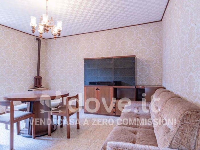 Casa trilocale in vendita in Via IV Novembre, Casnigo