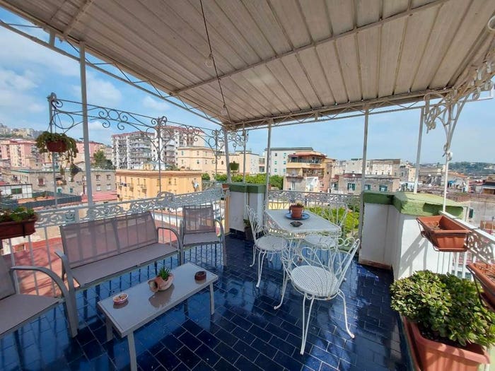 Appartamento con 5 locali in vendita in Via S Mandato Napoli NA Italia, Piazza Canneto Salvator Rosa, Napoli