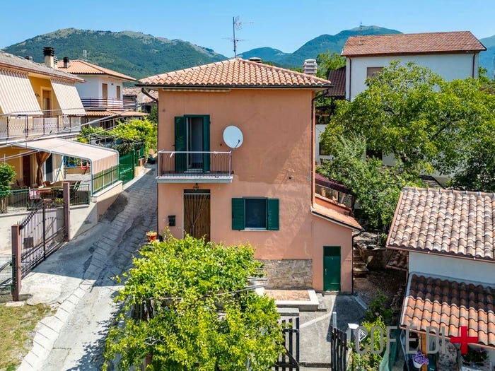 Casa quadrilocale in vendita in Via della Resistenza, Cantalice