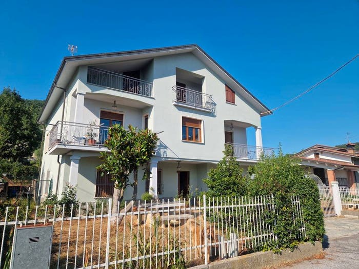 Casa con 6 locali in vendita in Centro, Priero