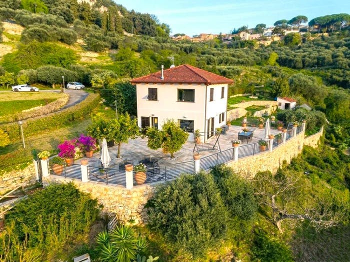 Casa con 5 locali in vendita in via usodimare, Finale Ligure