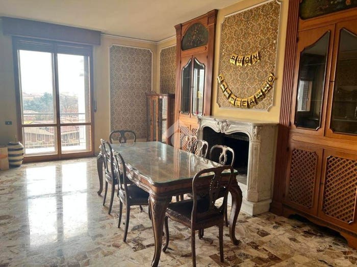 Appartamento con 5 locali in vendita in Via Pietro Giardini, Viali, Modena