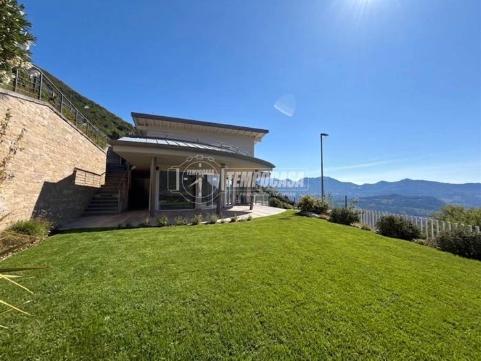 Casa con 5 locali in vendita in Via Aldo Moro, Vigolo