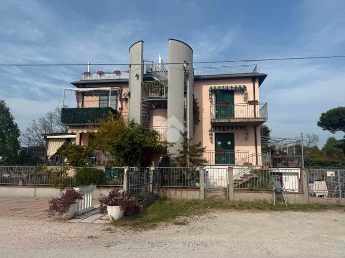 Casa quadrilocale in vendita in Via Torre Malatestiana, Villamarina Monte, Cesenatico