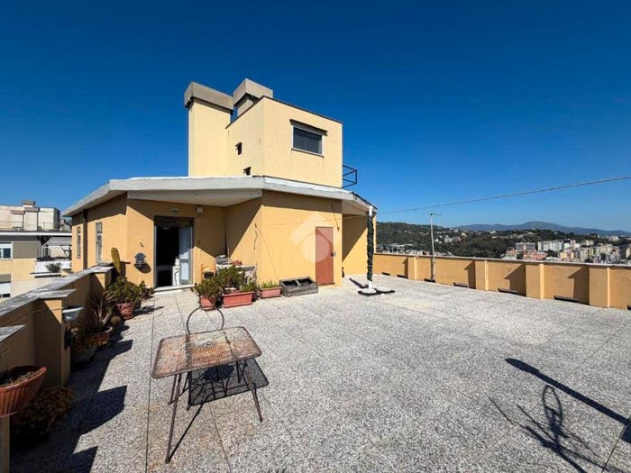 Appartamento con 5 locali in vendita in Via coronata, Cornigliano, Genova