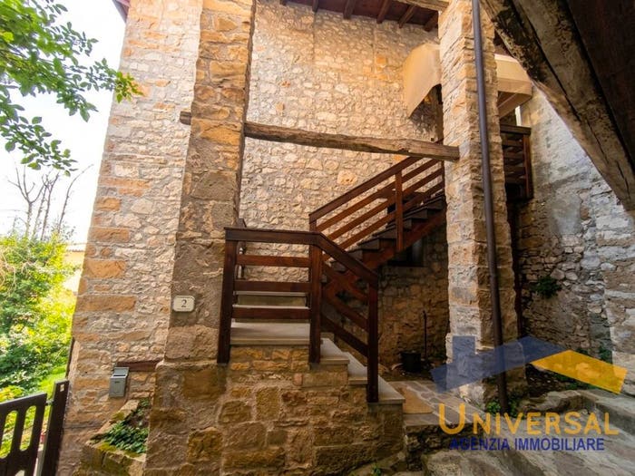 Casa con 5 locali in vendita in VIA COLUSSI, Poffabro, Frisanco