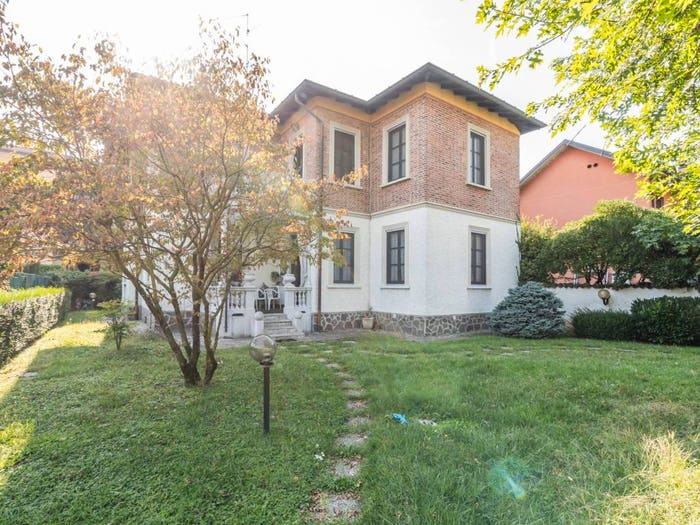 Casa con 5 locali in vendita in Via Varese, Mozzate