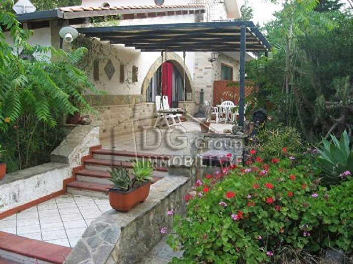 Casa con 6 locali in vendita in Castellammare del Golfo