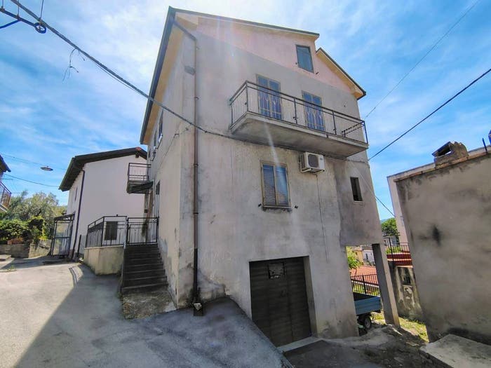 Casa con 5 locali in vendita in Vallecupa, Bomba